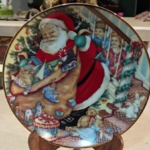 Princess House Holiday Santa Plate with Red and Green Accents